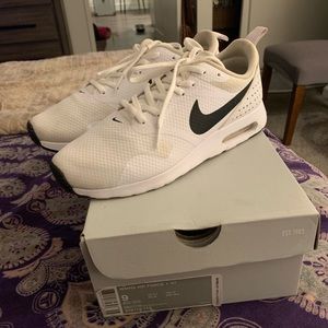 Nike Womens Air Max Tavas 'White Black' White/Black 916791-100